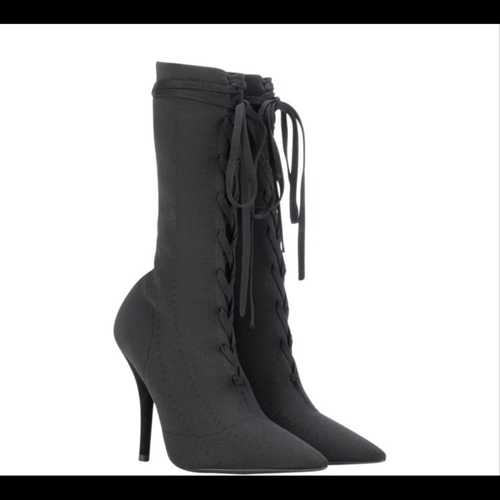 Yeezy Season 5 lace up knit ankle boot, in very good condition only used once